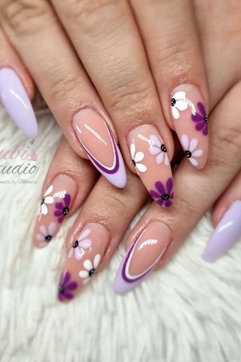 lilac spring mani Lilac Nail Designs, Purple Summer Nails, Lilac Nails Design, Italy Nails, Light Purple Nails, Creative Snaps For Snapchat, Lilac Nails, Purple Acrylic Nails, Purple Nail Designs