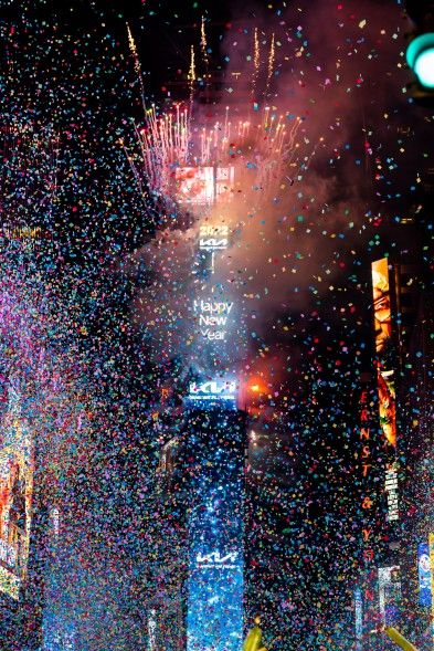 New Years Ball Drop Aesthetic, New Years Times Square, New Year’s Eve Lock Screen, Nyc New Years Eve Aesthetic, New Year’s Eve New York, Nyc Ball Drop, New York New Years Eve Aesthetic, New Year’s Aesthetic, New Year’s Day Aesthetic