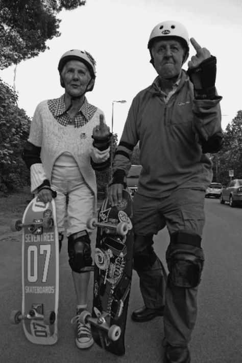 Old People staying young and sticking it to the man!!! Heart Photos, Burton Snowboards, Never Too Old, Skateboarder, Stay Young, Senior Citizen, Skateboard Art, Kitesurfing, Kendo