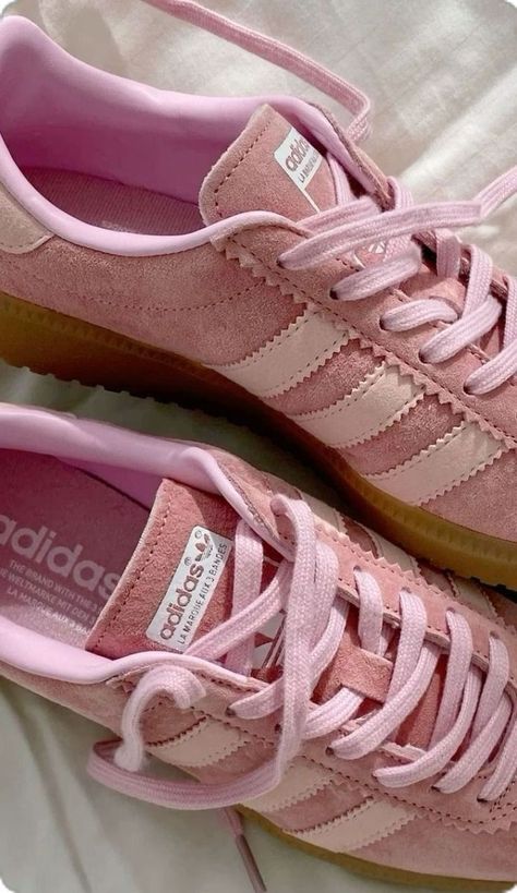 Adidas Samba Outfit, Samba Outfit, Dr Shoes, Pretty Shoes Sneakers, Shoe Wishlist, Girly Shoes, Aesthetic Shoes, Shoe Inspo, Swag Shoes