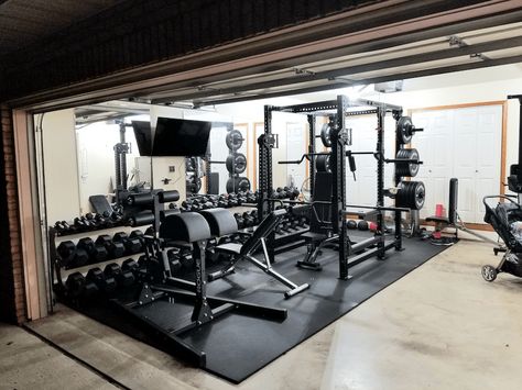 Rogue Home Gym, Rogue Gym Equipment, Rogue Gym, Best Home Gym Setup, Basement Workout Room, Garage Redesign, Gym Basement, Small Home Gyms, Workout Studio