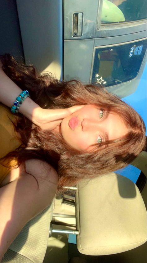 Green Eyes Brown Hair Aesthetic, Brown Hair Green Eyes Face Claim, Caramel Hair And Green Eyes, Brown Haired Girl With Green Eyes, Wavy Hair Selfie, Girl With Brown Hair Aesthetic, Girl With Green Eyes And Brown Hair, Girl With Brown Hair And Blue Eyes, Green Eyes Brown Hair Girl