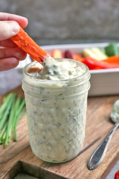 Paleo Low FODMAP Ranch Dressing - Real Food with Jessica Low Fodmap Ranch, Fodmap Condiments, Paleo Low Fodmap, Paleo Ranch Dressing, Paleo Ranch, Paleo Mayo, Fodmap Recipes Dinner, Low Fodmap Recipes Dinner, Paleo Sauces