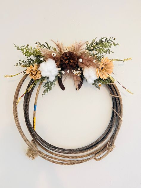 Spring Lariat Wreath, Horse Rope Wreath, Handmade Western Decor, Laso Rope Wreath, Western Office Inspiration, Cowboy Rope Wreath, How To Make A Rope Wreath, Rope Wreaths Western, Rope Wreath Diy Western