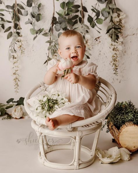 An adorable addition to your studio, these baby papasan chairs are perfect for sleepy newborns! Fill with blankets, wool or fur for a gorgeous look. Please see other listings for our antique & natural colours. Chairs measure approx. 40cm (16") wide. Image credit: Mona George Photography, Rachel Cooper Photography & Shutter Photography Peacock Chair Newborn Photoshoot, Wreath Newborn Photography, Floral Newborn Photoshoot, Digital Newborn Backdrops, Flokati Newborn Photography, Shutter Photography, Princess And The Pea, Baby Milk, Paper Backdrop