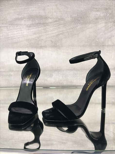 Black Heels Aesthetic, Black Heels Prom, Hak Tinggi, Heels Aesthetic, Elegant Pumps, 19 Years Old, Dr Shoes, Fashion Shoes Heels, Shoes Heels Classy