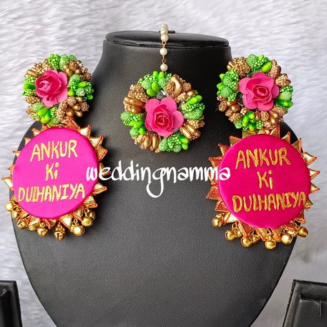 Customised handmade Dulhaniya earrings in green and pink colour for a bride's mehendi function Dulhaniya Earrings, Mehendi Function, Pink Colour, Green And Pink, Pink Color, Green, Pink