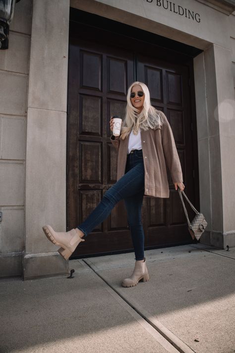 Outfits Con Botas Chelsea, Sneakers Dress Outfit, Beige Boots Outfit, Outfit Ideas For Winter, Kathleen Post, Dress And Sneakers Outfit, Outfit Botas, Sneakers Dress, Nordstrom Shoes