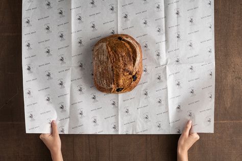 MITTE BROT - Artisan Bread on Behance Bread Brands, Bakery Packaging Design, Bread Packaging, Food Package, Bread Bag, Bakery Branding, Branding Typography, Parchment Paper Baking, Bakery Packaging