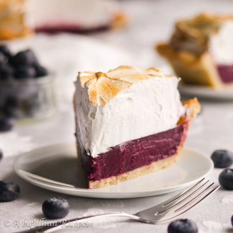 Blueberry Meringue Pie Blueberry Meringue Pie, Blueberry Ideas, Blueberry Meringue, Berry Pie Filling, Raspberry Tiramisu, Mascarpone Filling, Meringue Pie Recipes, Spring Food, Sweet Pies