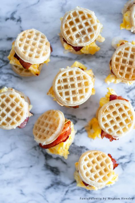 Mini Waffle Breakfast Sandwiches, Waffle Tacos Breakfast, Mini Waffle Breakfast Ideas, Mini Waffle Sandwiches, Mini Waffle Ideas, Mini Waffle Maker Recipes Easy Breakfast, Mini Breakfast Sandwiches, Waffles Breakfast Ideas, Waffle Breakfast Ideas