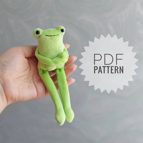 Easy Things To Sew By Hand, Frog Sewing Pattern Free, Frog Stuffed Animal Pattern, Stuffed Frog Pattern, Free Plush Sewing Patterns, Frog Sewing Pattern, Frog Sewing, Leggy Frog, Stuffed Frog