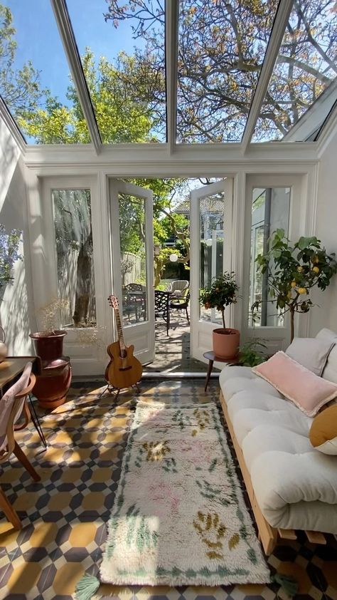 Indoor Sunroom Ideas, Sunroom Decorating, Sunroom Designs, Inspire Me Home Decor, House Decorations, Dream House Rooms, Style Deco, Home Decor Living Room, Home Decor Ideas Living Room