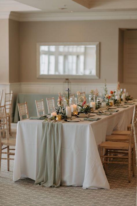 Green Table Settings, Chiffon Table Runner, Green Wedding Decorations, Green Table Runner, Tafel Decor, Green Napkins, Sage Wedding, Sage Green Wedding, Table Runners Wedding