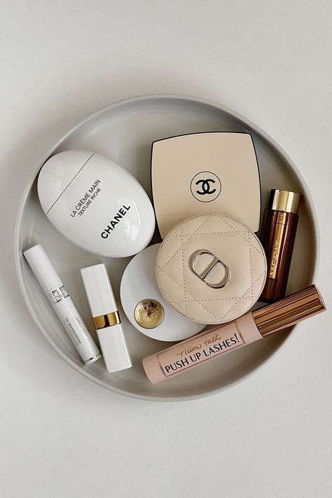 beige ideas | beige makeup | skincare aesthetic | beauty aesthetics | white beige | #flatlayinspiration #parisianvibe #moodboard Project Aesthetic, Minimalist Makeup, White Makeup, Minimalist Beauty, Luxury Cosmetics, Minimal Makeup, Favorite Makeup Products, Chanel Beauty, Chanel Makeup