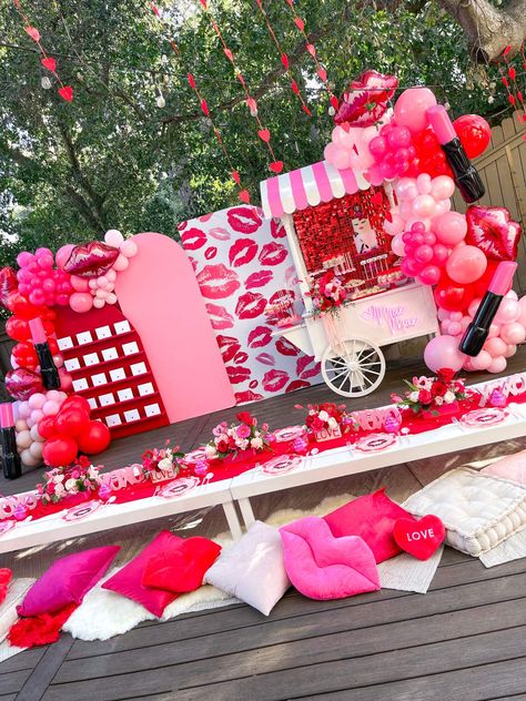 MaeMae's Valentine Bash | CatchMyParty.com Xoxo Birthday Party Ideas, Valentine Brunch Ideas, Valentines Brunch Ideas, Valentines Birthday Party Ideas, Bachelorette Party Ideas Decorations, Valentine Party Decorations, Valentines Day Party Ideas, Barbie Valentines, Valentines Day Event