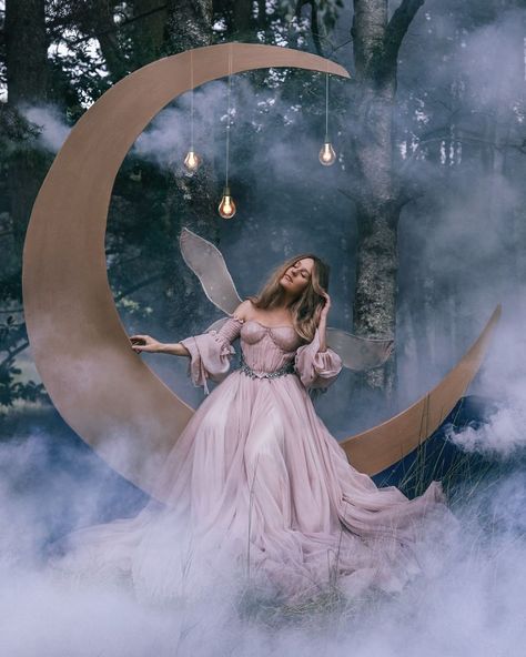 Rosie Hardy, Fairytale Photoshoot, Debut Ideas, Gordon Parks, Fairycore Aesthetic, Fairytale Photography, Aesthetic Japan, Style Inspiration Spring, Conceptual Photography