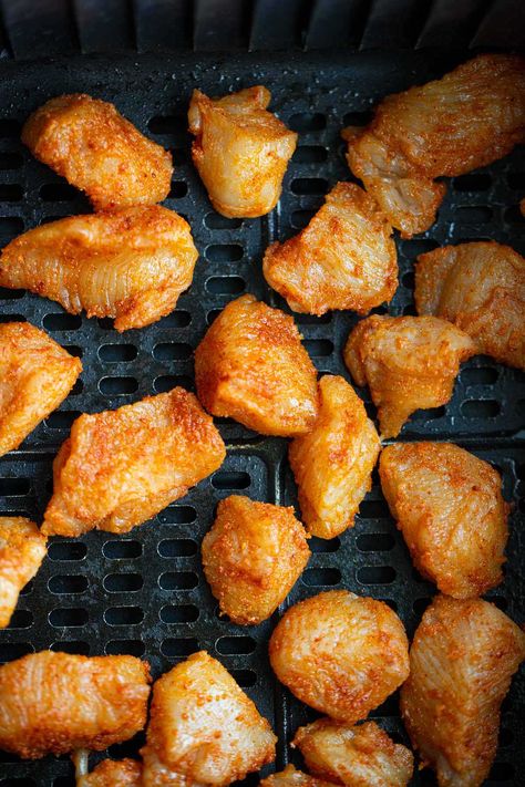 Air fryer chicken bites cook up in only 10 minutes! These little air fryer chicken nuggets can be served on a salad, with pasta, or simply with your favorite dipping sauce. Chicken Bites Air Fryer, Air Fryer Chicken Bites, Sweet Bbq Chicken, Salad With Pasta, Bbq Chicken Bites, Air Fryer Chicken Nuggets, Chicken Biscuits, Chicken Bites Recipes, Night Dinner Recipes