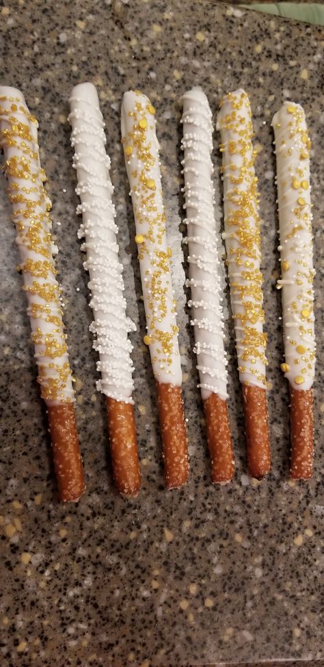 Golden 23rd Birthday, Pretzel Rods Dipped Wedding, Gold Party Appetizers, White And Gold Chocolate Covered Oreos, New Years Pretzel Rods, Yellow And Gold Birthday Party Ideas, Gold And White Pretzel Rods, Engagement Party Chocolate Covered Pretzels, Golden Party Favors