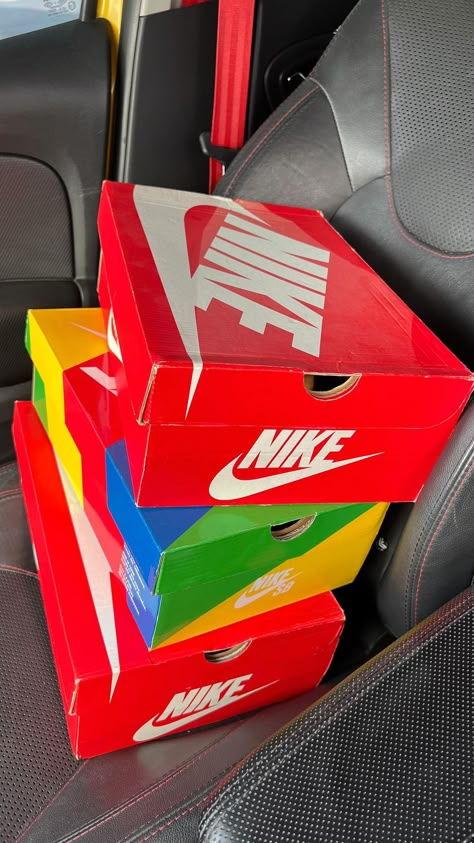 Nike Boxes, Hypebeast Lifestyle, Hijabi Inspiration, Shoes Snap, Clear Sunglasses Frames, Shoes Boxes, Nike Box, Custom Sneakers Diy, Snow Photoshoot