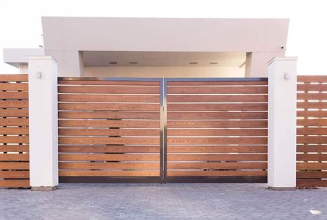 Modern Driveway Gates (Design Ideas) - Designing Idea House Front Gate, Entrance Gates Driveway, Wooden Gate Designs, Wood Gates Driveway, Automatic Gates Driveways, Contemporary Gates, Modern Driveway, Wooden Gates Driveway, Gate Entrance