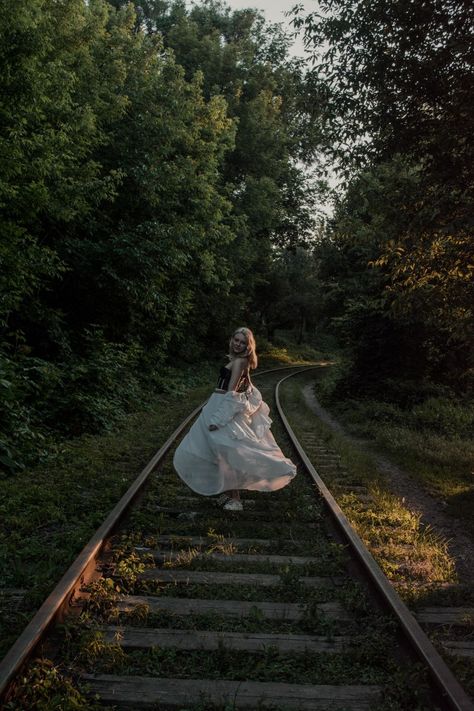 Train Track Portrait Photography, Senior Picture Road, Victorian Senior Pictures, Senior Picture Ideas Train Tracks, Railroad Track Senior Pictures, Train Track Senior Pictures, Train Track Photoshoot Aesthetic, Railroad Photoshoot Ideas, Railroad Tracks Photoshoot