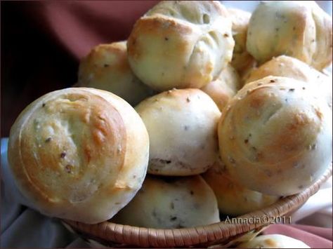 Peruvian - Pan De Anis - Anise Bread from Food.com: This is another recipe by Marian Blazes posted here for the ZWT-7 Tour of South/Central America. You will not be able to resist these sweet little aniseed breads when they are fresh out of the oven. They are rolled into olive-like spirals and baked. Typically they are served with a meal, or as a midmorning snack with coffee. Anise Bread Recipe, Peruvian Breakfast, Anise Bread, Peruvian Style, Peruvian Dishes, South American Recipes, Latin American Recipes, Peruvian Cuisine, Peruvian Food