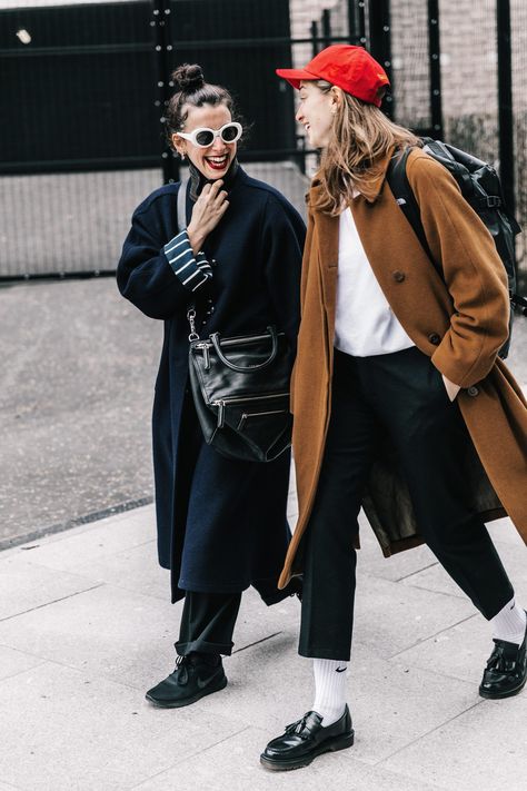 LFW Street Style II | Collage Vintage Baseball Hat Outfits, Baseball Hat Outfit, Hat Outfits, Goth Outfit, Winter Stil, Stil Inspiration, Looks Street Style, Women Street, Street Style Winter