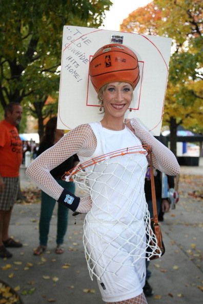 DIY Basketball Hoop. Be the ball. And the hoop. And the net. Sports Halloween Costumes, Halloween Costume Ideas For Work, Costume Ideas For Work, Diy Basketball Hoop, Basketball Costume, Olympics Costume, Sports Costumes, Olympic Idea, Costumes For Work