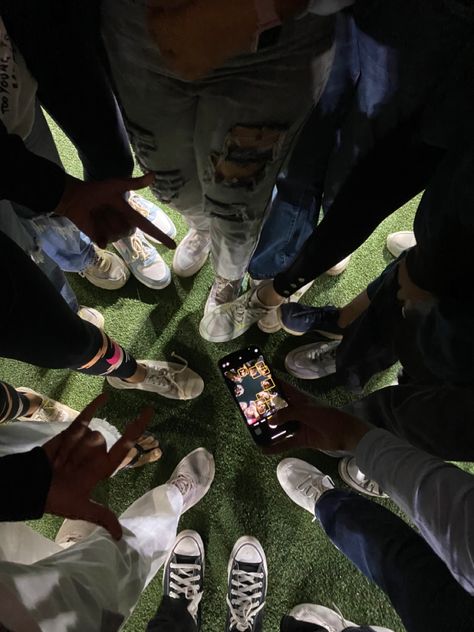 friends shoes Shoe Pictures With Friends, Photo Poses With Friends Group, Friends Shoes Pictures Aesthetic, Group Of Friends Traveling Aesthetic, Friend Shoes Picture, Faceless Friend Group Pics, College Pictures Friends, Picture Ideas Friends Group, Instagram Group Picture Ideas