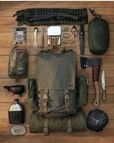 Bushcraft Outdoor Survival on Instagram: “Repost @chuckwrathall  #mothernature #outdoor #survival #adventurer #bushcraft #scout #tent #knife #campfire #camping #hining #naturehippys…” #bushcraftgearknives Echipament Tactic, Bushcraft Backpack, Android Tricks, Supraviețuire Camping, Bushcraft Kit, Camping Accesorios, Outdoor Survival Gear, Bushcraft Skills, Bushcraft Gear