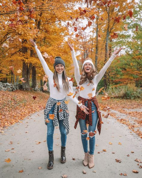 Jessica Ricks, Sisters Photoshoot Poses, Southern Curls And Pearls, Fall Friends, New England Road Trip, Friendship Photoshoot, Friend Photography, Sisters Photoshoot, Best Friend Photography