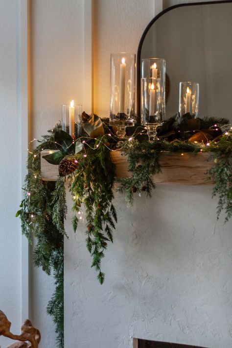 Cozy Simple Christmas Decor, Quiet Luxury Christmas Decor, Holiday Decor Mantle, Fun Christmas Mantle Ideas, Candles On Mantle For Christmas, Christmas Window Candles Ideas, Diy January Decor, Diy Porch Decor Christmas, Christmas Mantle With Tv Above Fireplace