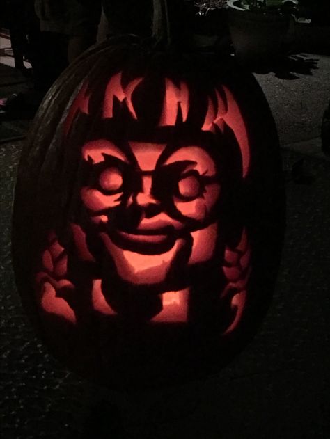 Annabelle Pumpkin Carving, The Shining Pumpkin Carving, Horror Movie Pumpkin Carving, Annabelle Creation, Amazing Pumpkin Carving, Arts And Crafts For Teens, Pumpkin Carving Ideas, Pumpkin Designs, Halloween Pumpkin Designs