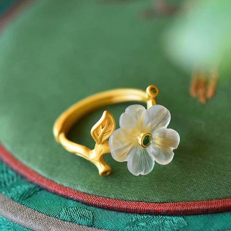 Hetian Jade Flower Ring Ancient Gold Ring, Jade Wedding, Jade Flower, Chinese Gifts, Expensive Rings, Womens Rings Fashion, Hetian Jade, Leaf Ring, Jade Jewelry