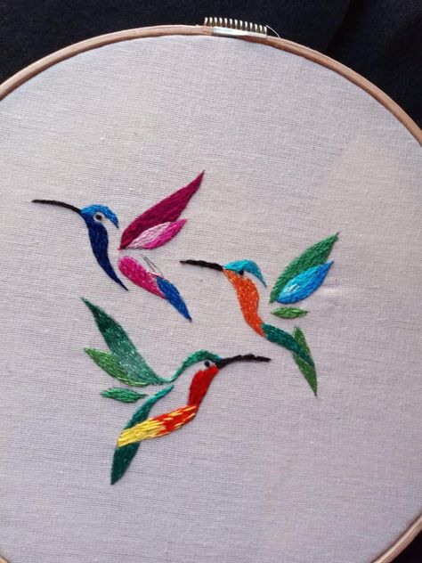 Sulaman Pita, Broderie Simple, Birds Embroidery Designs, Pola Bordir, Hand Embroidery Patterns Flowers, Hand Embroidery Videos, Diy Embroidery Patterns, Handmade Embroidery Designs, Hand Embroidery Tutorial