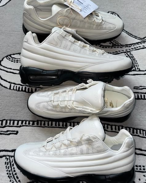 Teasers of Unreleased Luxe White Supreme x Nike Air Max 95 Type Of Sneakers, Air Max 95 White, Supreme X Nike, Streetwear Fashion Outfits, Fav Shoes, Aesthetic Outfits Men, Accessory Inspo, Kaiju No 8, Cozy Slippers