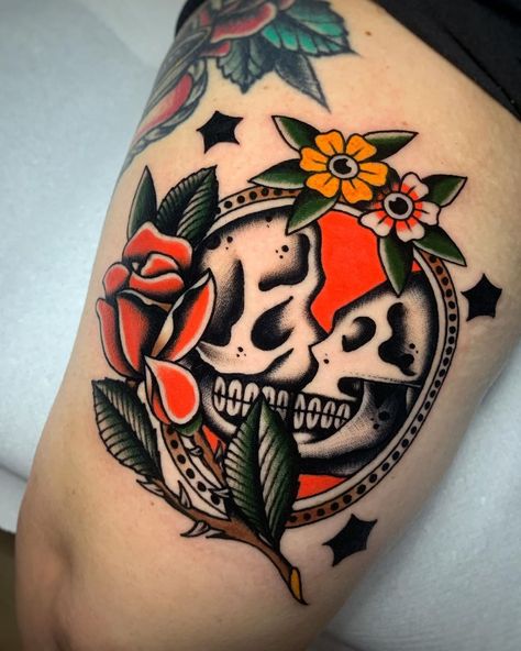 Love Never Dies Tattoo, American Traditional Love Tattoo, Traditional Sugar Skull Tattoo, Traditional Tattoo Art Skeleton, Lovers Skull Tattoo, Traditional Rose And Skull Tattoo, Kiss Tattoo, Mexican Skeleton Couple Tattoo, Traditional Skull And Flower Tattoo