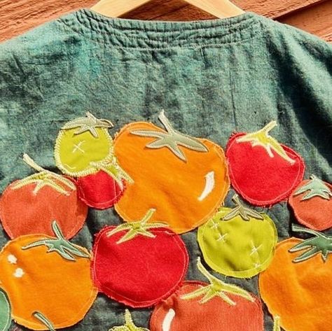 Embroidery And Applique, Patchwork Ideas Clothes, Patchwork Clothing Ideas, Funky Sewing Projects, Sewing Patches On Clothes, Tomato Applique, Upcycled Shirts Diy Ideas, Aesthetic Things To Sew, Patchwork Clothes Scrap Fabric