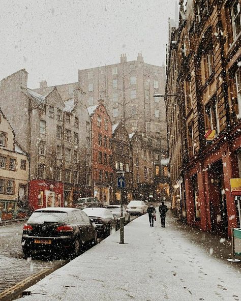 Edinburgh Winter, Scotland Aesthetic, Island Of Skye, Scotland Map, Edinburgh University, Scotland Tours, Scotland Highlands, Scotland Uk, Visit Scotland