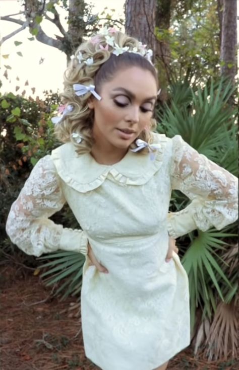 Sharon Tate Inspired Wedding Dress, Sharon Tate Wedding Hair, Sharon Tate Wedding Dress, 60s Makeup Wedding, 60s Mod Wedding Dress, Debbie Jellinsky Outfits, 60s Theme Wedding, 1960s Wedding Theme, 60s Wedding Hair