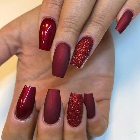 Matt Nails With Glitter, Red Glitter Matte Nails, Simple Red Holiday Nails, Matt Glitter Nails, Cranberry Red Christmas Nails, Red Matte Nails With Glitter, Matt Red Christmas Nails, Christmas Matte Nail Ideas, Matte Christmas Nail Designs