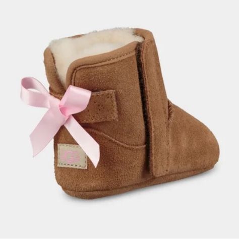 Brand New Baby Uggs. Size 4/5 Baby Uggs Outfit, Girl Uggs, Uggs With Bows, Baby Uggs, Shoes Ugg, Toddler Girl Shoes, Infant Girls, Kids Uggs