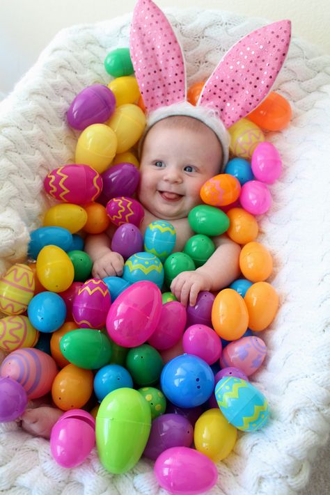 Easter Egg Baby Photo Idea: Happy Easter from our Hunny Bunny, Delaney! Baby Easter Pictures, Easter Baby Photos, Easter Photography, Easter Photoshoot, Baby Milestones Pictures, Baby Fotografie, Easter Pictures, Baby Poses, Easter Photos