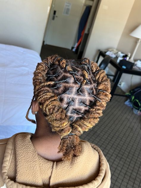 Heart Shaped Barrel Twist, Heart Shaped Loc Styles, Heart Barrel Twist Locs, Heart Locs Style, Barrel Twist Designs, Heart Loc Style, Barrel Twist Dreads Women, Barrel Twist Styles Locs Women, Loc Styles Barrel Twist