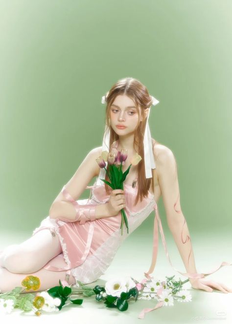 Y2k Photoshoot, Debut Photoshoot, Arranging Flowers, Spring Portraits, Spring Photoshoot, Flower Photoshoot, Studio Photography Poses, Photoshoot Studio, 사진 촬영 포즈