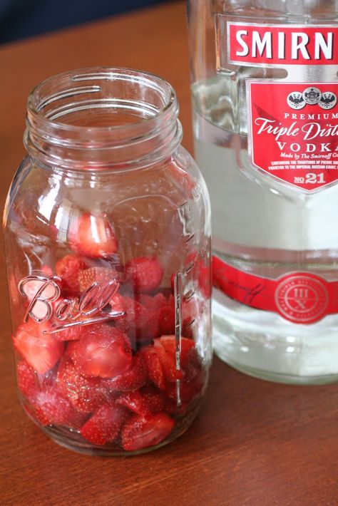 5 Fruit-Infused Vodka Recipes to Make at Home #Christmasgifts #giftideas #homemadegifts Alcohol Infused Fruit, Infused Alcohol Recipes, Alcohol Soaked Fruit, Fruit Infused Vodka, Kitchen Math, Alcohol Fruit, Unit Study Ideas, Boozy Treats, Infused Liquors