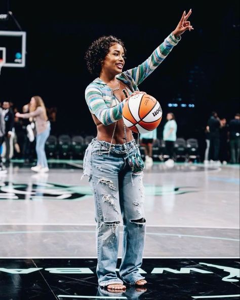 Basketball Game Outfit Black Women, Basketball Game Outfits, Basketball Game Outfit, Outfit Black Women, Game Outfit, Basketball Game, Basketball Games, Baddie Outfits Casual, Gaming Clothes