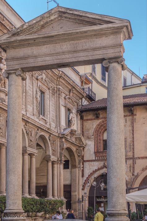 Piazza Mercanti .SandraZ Piazza Mercanti, Milan Italy, Milan, Louvre, Italy, Building, Travel, Quick Saves