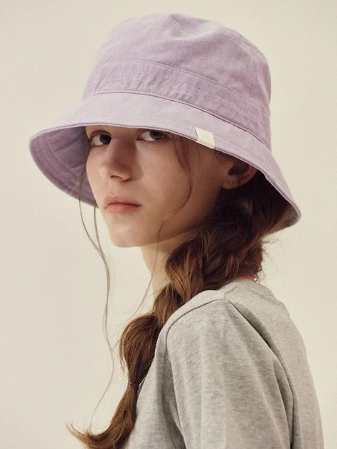 Marchen is a heritage mood fashion brand that not only stimulates the nostalgia of the older generation but also satisfies the new sensibilities of all generations by re-inventing the romantic design that the main characters in fairy tales would wear with a modern sensibility.- Minimal detail with vintage color- Lightweight and soft cotton used bucket hat- Great to block sunlight- Daily point item Square Reference, Brick Wallpaper Iphone, Bucket Hat Girl, Hat Photography, Bucket Hat Fashion, Face Drawing Reference, Drawing Studies, Body Reference Poses, Face Reference